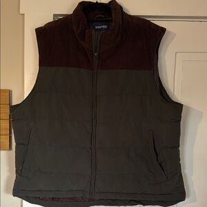 Like new Men's Brown corduroy on shoulders and Dark brown w/ 100% cotton filling